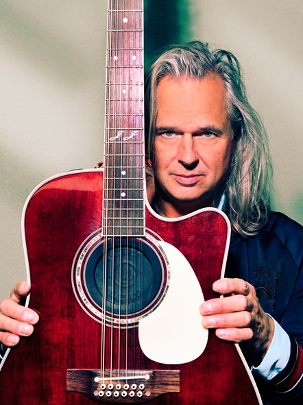 Foto Erwin Nyhoff met gitaar